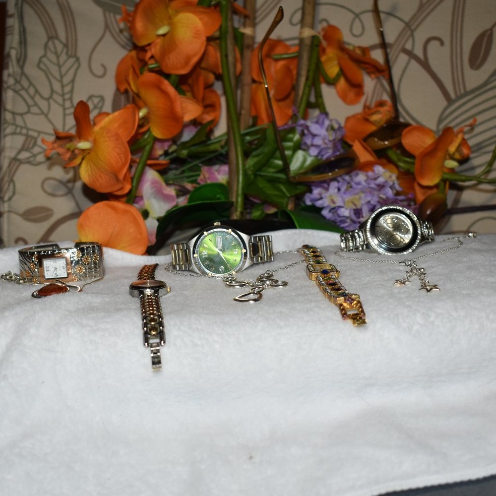 8 Piece Jewlery Bundle!!!  Watches and Necklaces - Picture 6 of 7